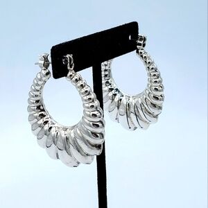 Hoop Earrings Silvertone Metal Scallop Design #1672